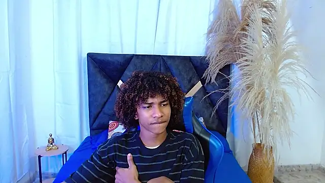 Chat +18 de angelll18_ ao vivo