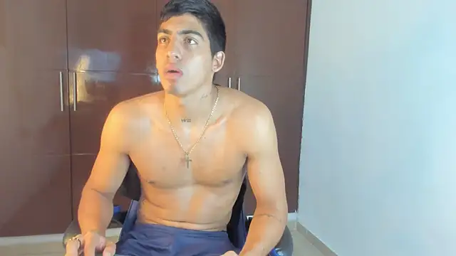 Show de Milo_LatinBoy na webcam