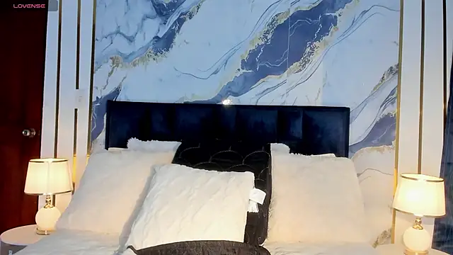 Laurablue's Live XXX Chat