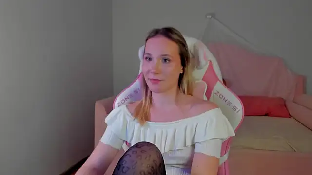 ElaraVoltage's Live XXX Chat