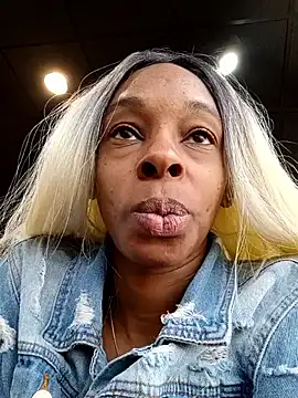 Jasmine_FullsShine's Webcam Show