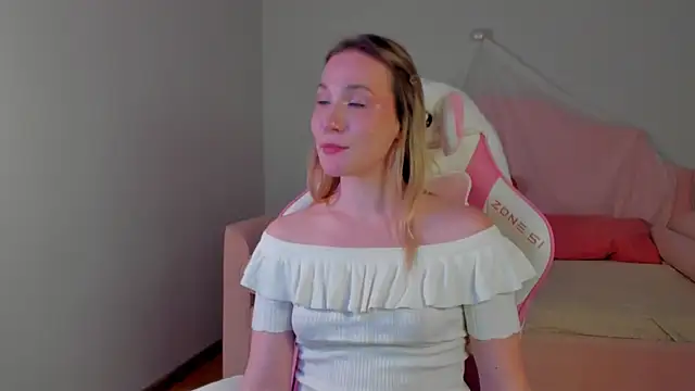 ElaraVoltage's Live XXX Chat