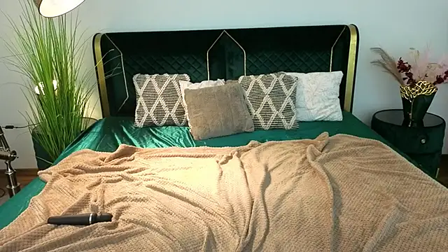 NikkiGoldSide Live XXX-Chat