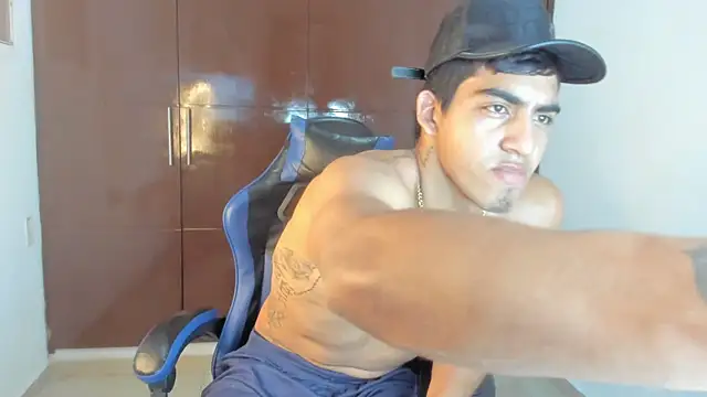 Milo_LatinBoy live XXX chat