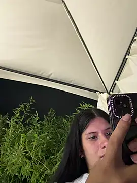 Živý XXX chat MiaCamille_