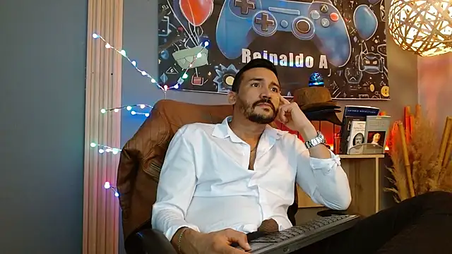 Reiko_85_: διαδικτυακό σόου στην κάμερα