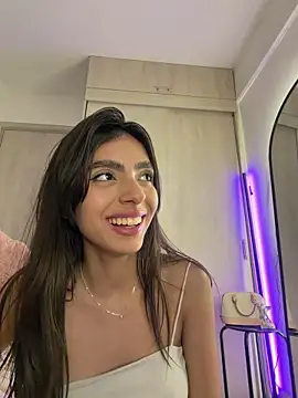 Chat +18 de ZaraLuuv ao vivo