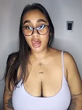 Mia_skyy18's Webcam Show