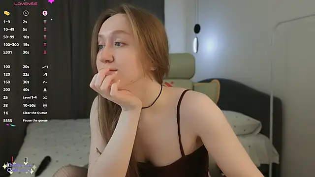 mowalova's Live XXX Chat