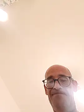 Show modela javideleomar na web-kameri