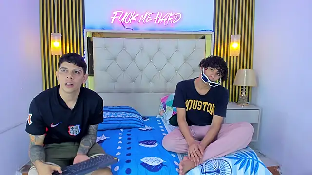 Adventurous_Boys Show Webcam