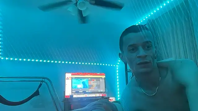 Pokazy przed kamerką – Fr4nk1eFFuxxx