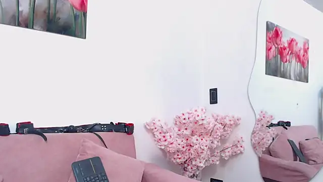 pinky_f00x's Live XXX Chat