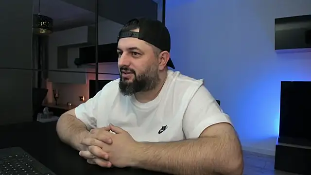 XXX chat uživo modela DravenPeak