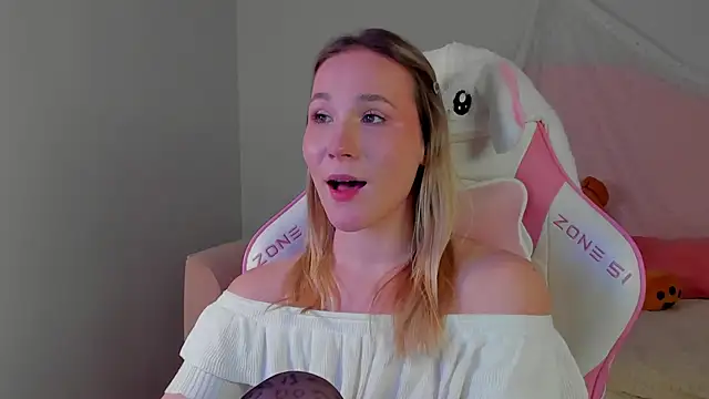 Chat XXX en directo de ElaraVoltage