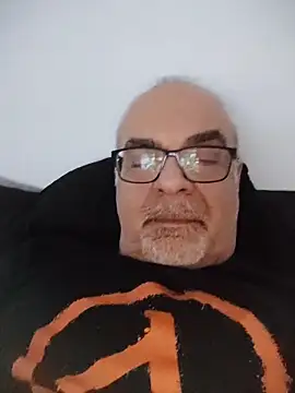 Satiro_Sevilla Adlı Modelin Canlı XXX Sohbeti