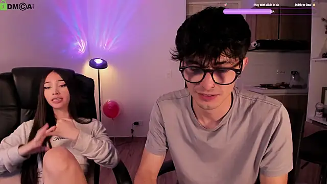 Mikeyvioleta_ élő XXX-chatje