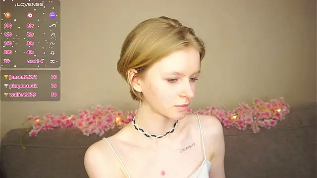 ToyaPletz's Live XXX Chat