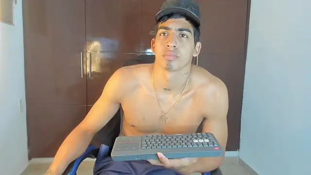 Milo_LatinBoy 在線直播表演