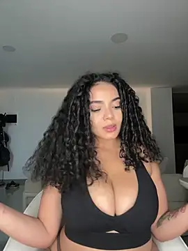 แชท XXX สดของ Curlyierr