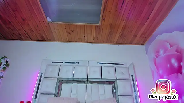 mia_peyton's Webcam Show