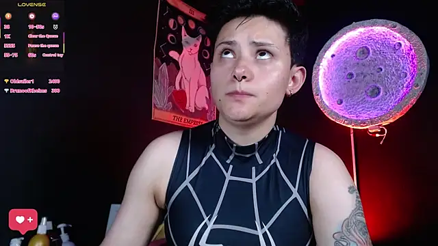 Chat +18 de girl_intense444 ao vivo