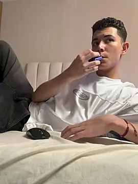 FireGuy_99: διαδικτυακό σόου στην κάμερα