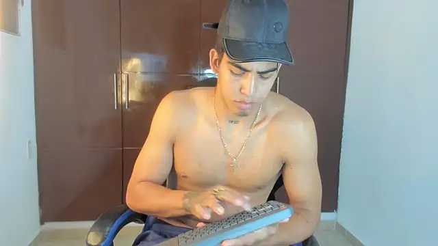 Chat XXX en directo de Milo_LatinBoy