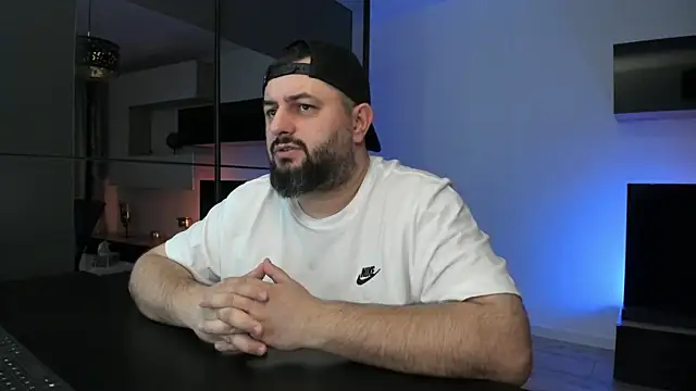 XXX chat uživo modela DravenPeak