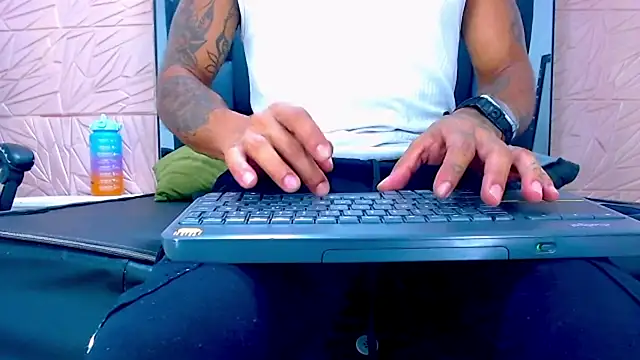 Hot_Latino_x's Webcam Show