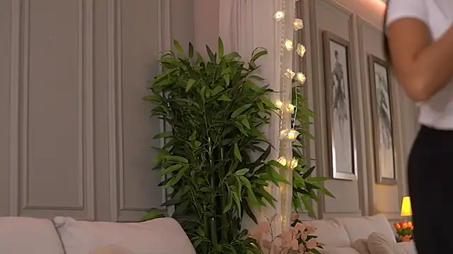 دردشة NicoleCellini الجنسية المباشرة