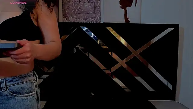 Zoe-yanin's Live XXX Chat