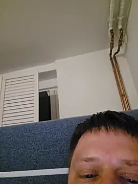 christian9pppp: διαδικτυακό σόου στην κάμερα