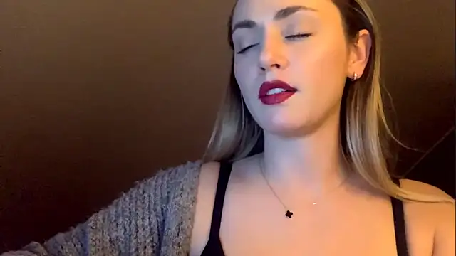 ScarlettSensitive Adlı Modelin Canlı XXX Sohbeti