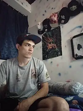 ThePrinz_maykiin: διαδικτυακό σόου στην κάμερα