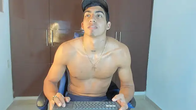 Milo_LatinBoy webcam show
