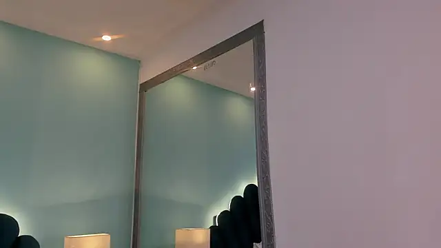 sharlott18's Live XXX Chat