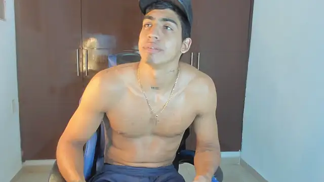 Chatroom XXX en direct de Milo_LatinBoy