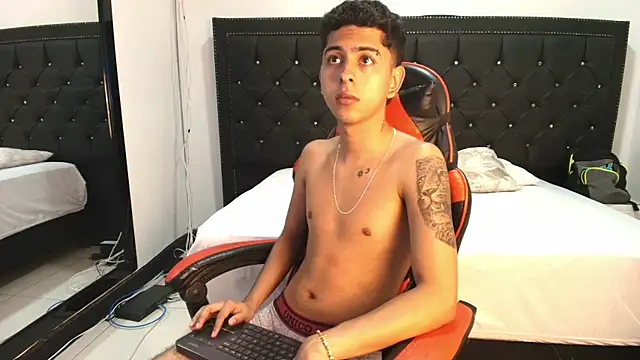 NohaDrake Live XXX Chat