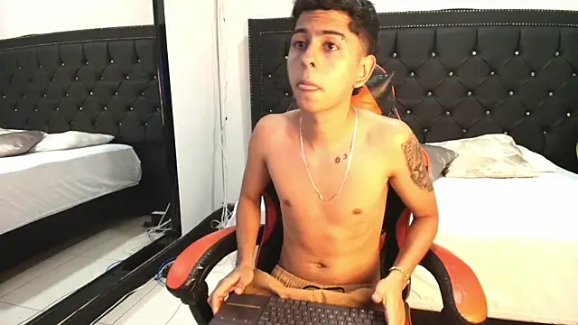 Chat +18 de NohaDrake ao vivo