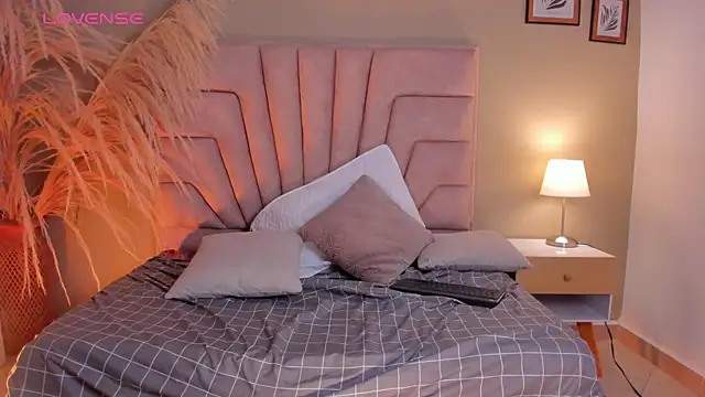 Chat +18 de nova_silk ao vivo