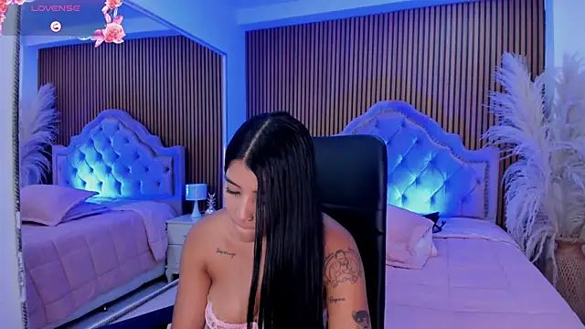 SelenaStonne 即時 XXX 聊天