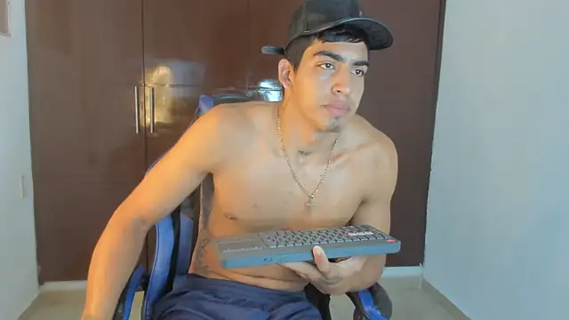 Milo_LatinBoy's Live XXX Chat