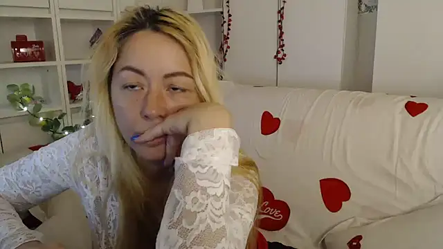 _karolynesyera_'s Live XXX Chat