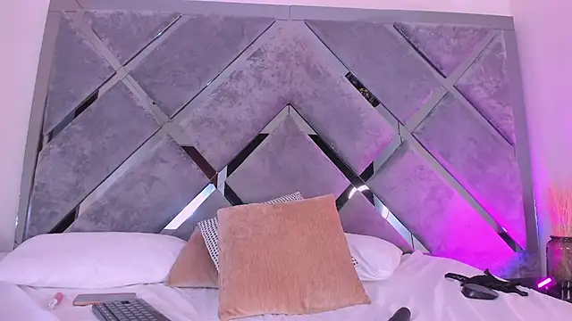 luciagray1's Live XXX Chat