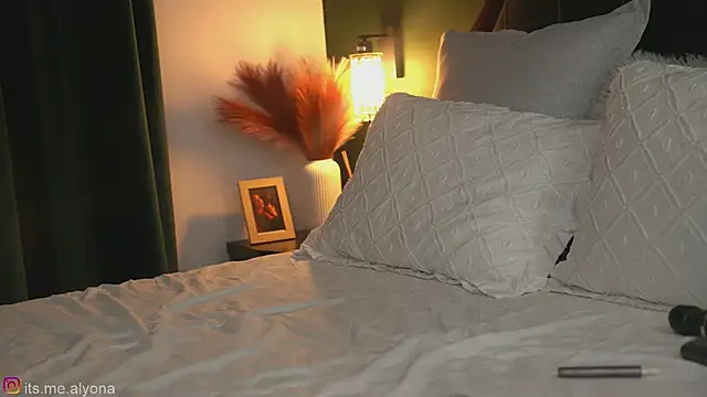 Alyonaqueen_ Chat XXX in diretta