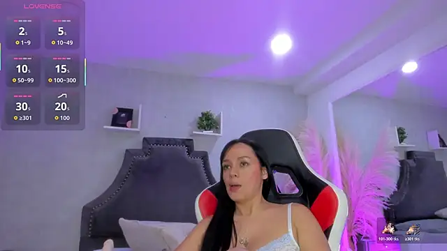 Chat XXX en directo de EmiliaRose_