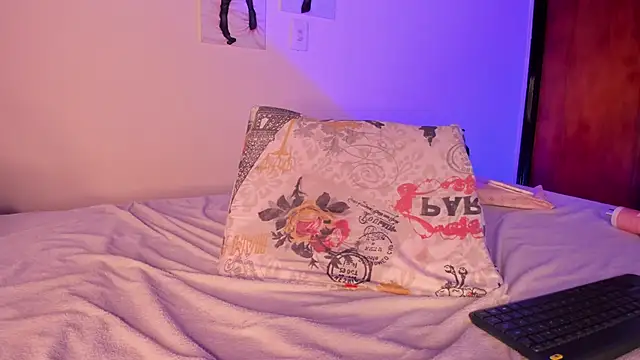 annita_lopez Adlı Modelin Canlı XXX Sohbeti