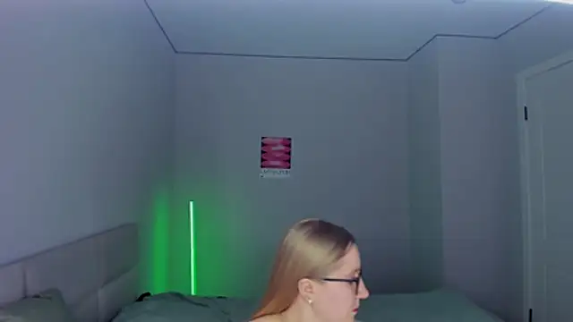 MilanaJune: απευθείας συνομιλία ΧΧΧ