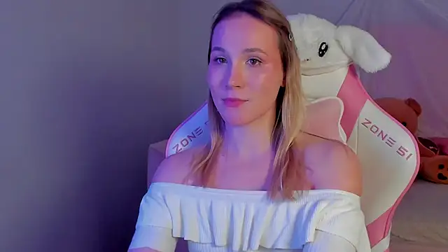 ElaraVoltage's Live XXX Chat